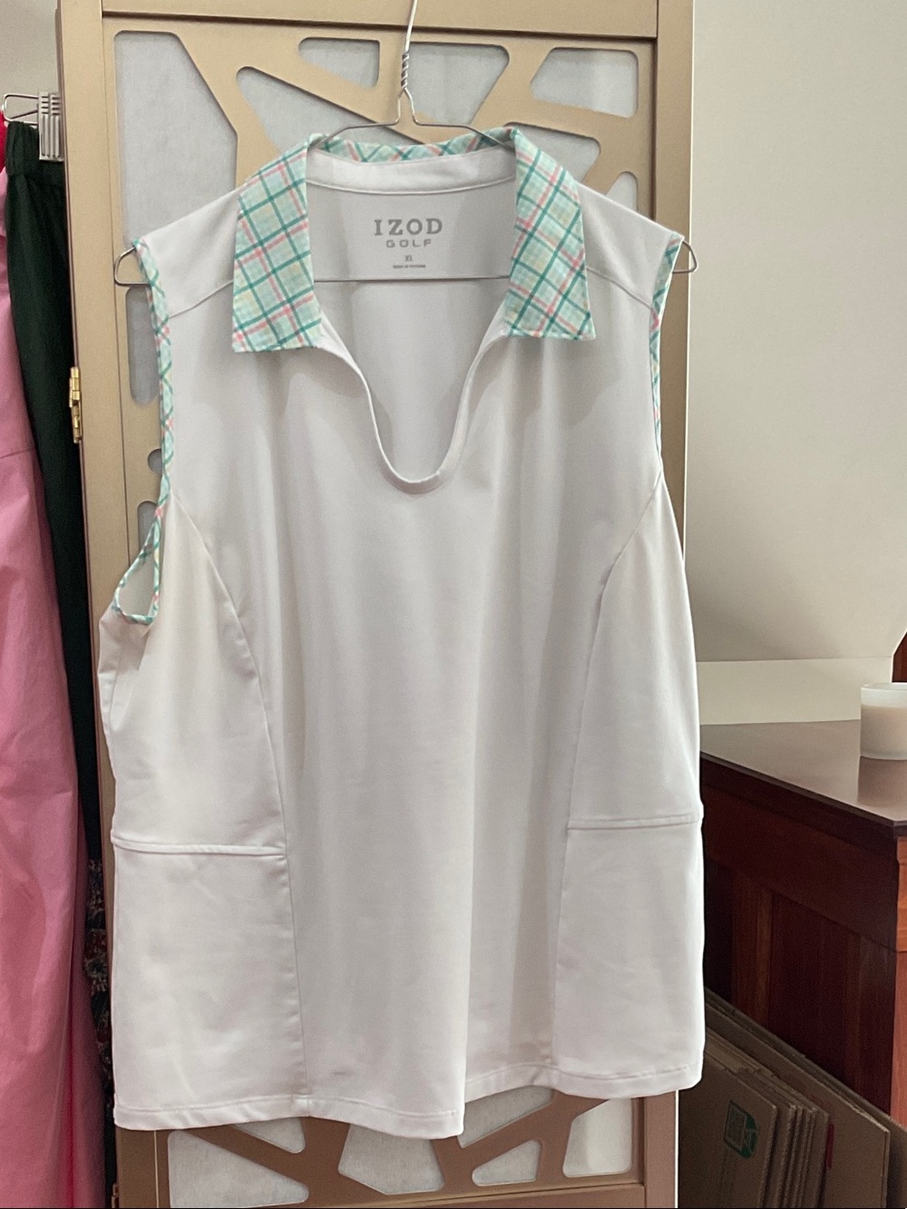 Izod White Sleeveless Golf Tank with Mint Plaid Collar